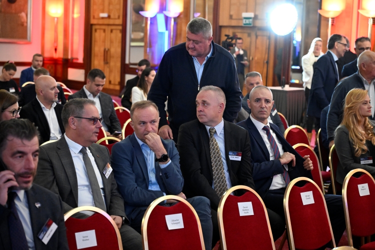 4 c konferencija_obrana6-051125.jpg